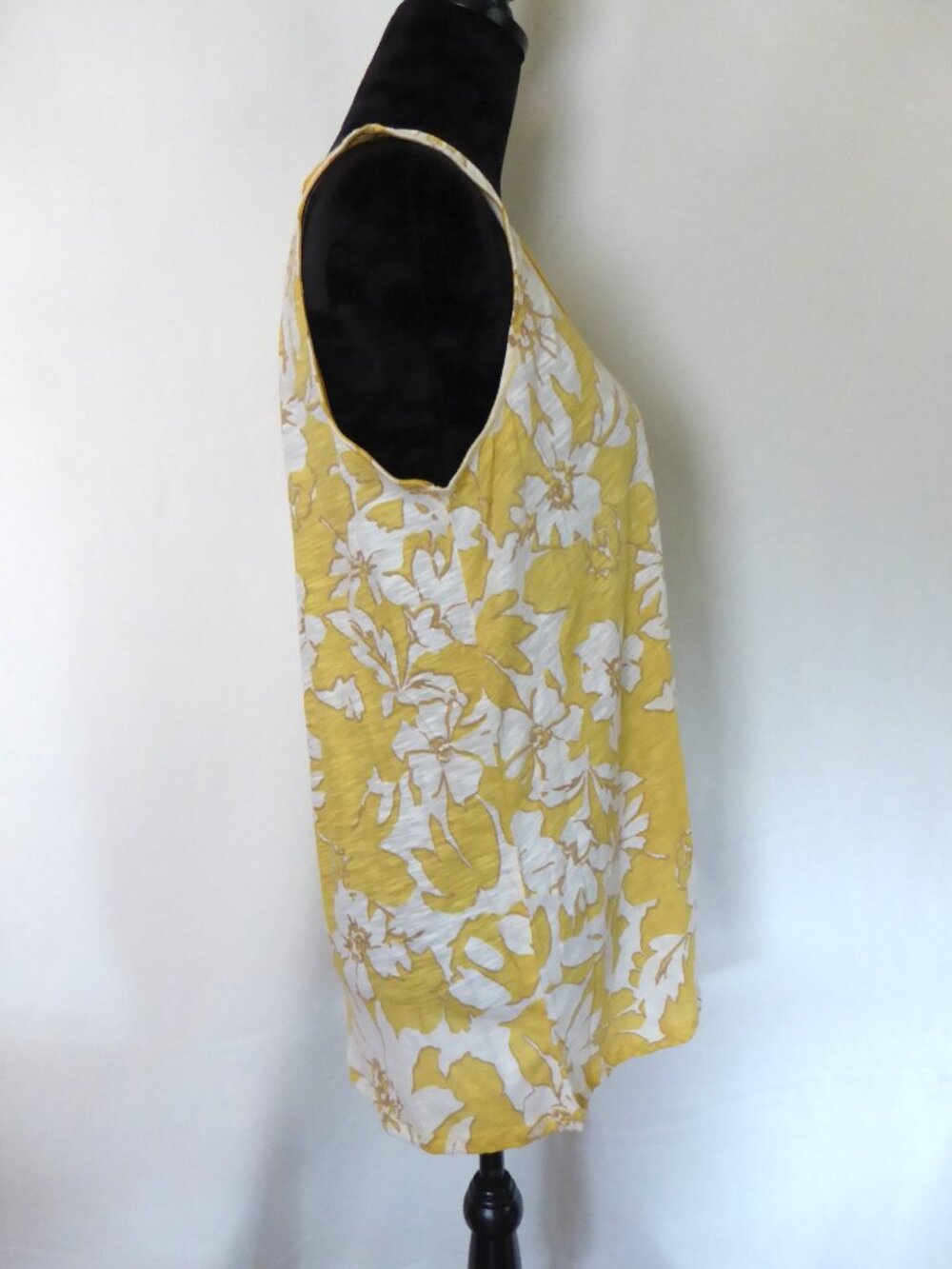 SONOMA BRAND YELLOW OCHRE WHITE FLORAL TANK TOP LARGE - Picture 2 of 10